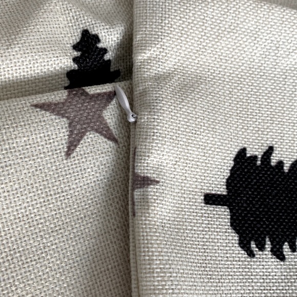 Pair of neutral holiday cushion covers - Picture 3 of 3